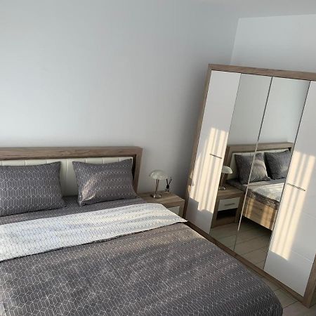 Apartament 2 Camere Prima Nufaru ออราแด ภายนอก รูปภาพ