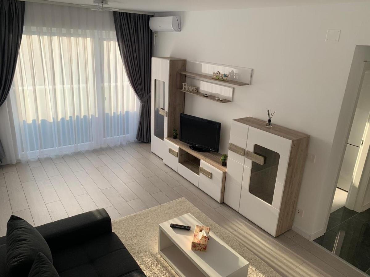 Apartament 2 Camere Prima Nufaru ออราแด ภายนอก รูปภาพ