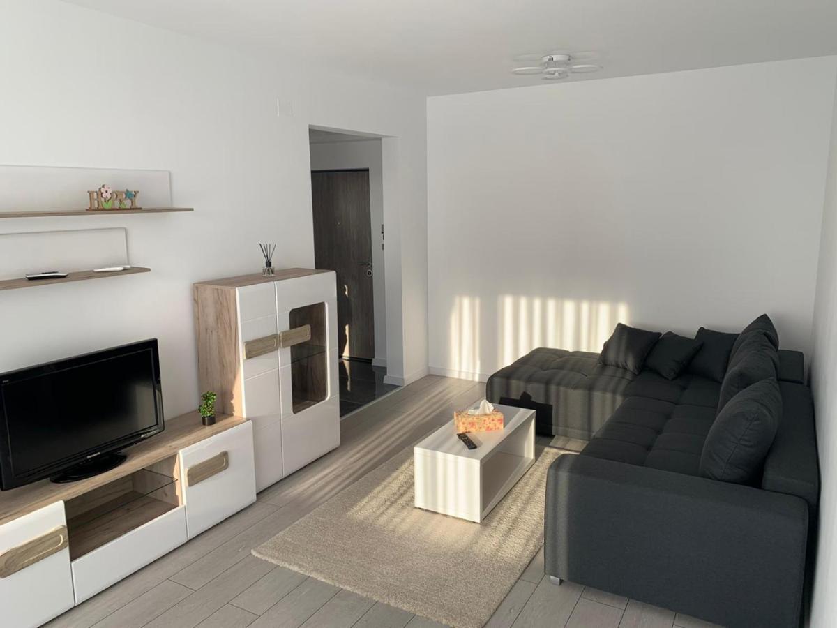 Apartament 2 Camere Prima Nufaru ออราแด ภายนอก รูปภาพ